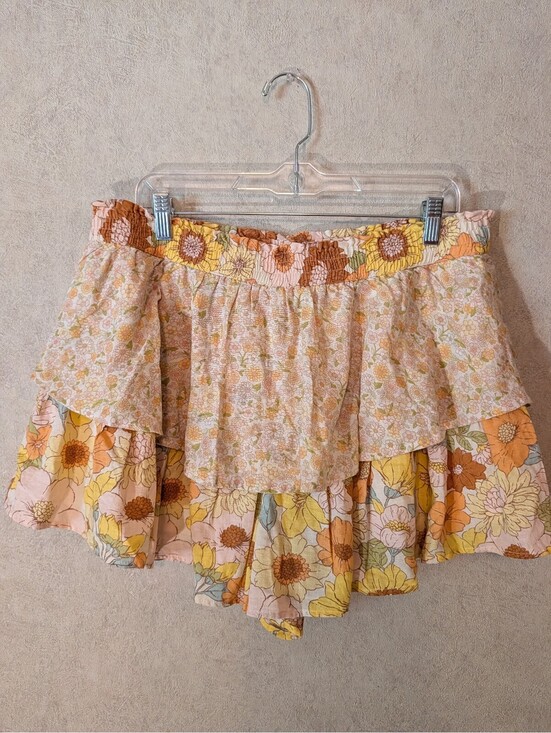 American Eagle Outfitters Pants - AMERICAN EAGLE brown yellow ruffle shorts sz XL